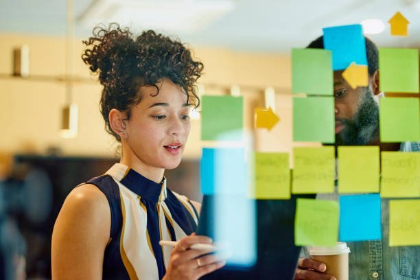Decision-making frameworks for managers — criteria, options, and reversibility